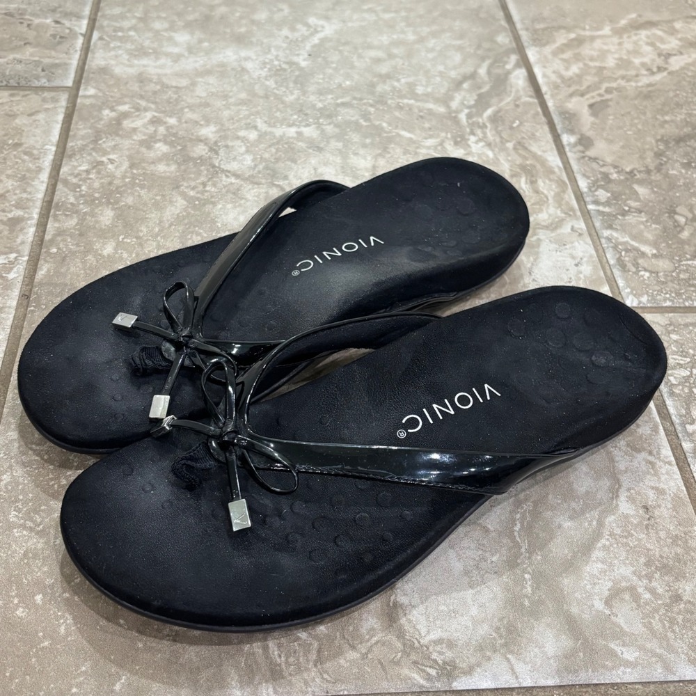 Vionic Bella II Black Patent Orthotic Bow Sandals Womens 9 44BELLAII TVW1115-2
